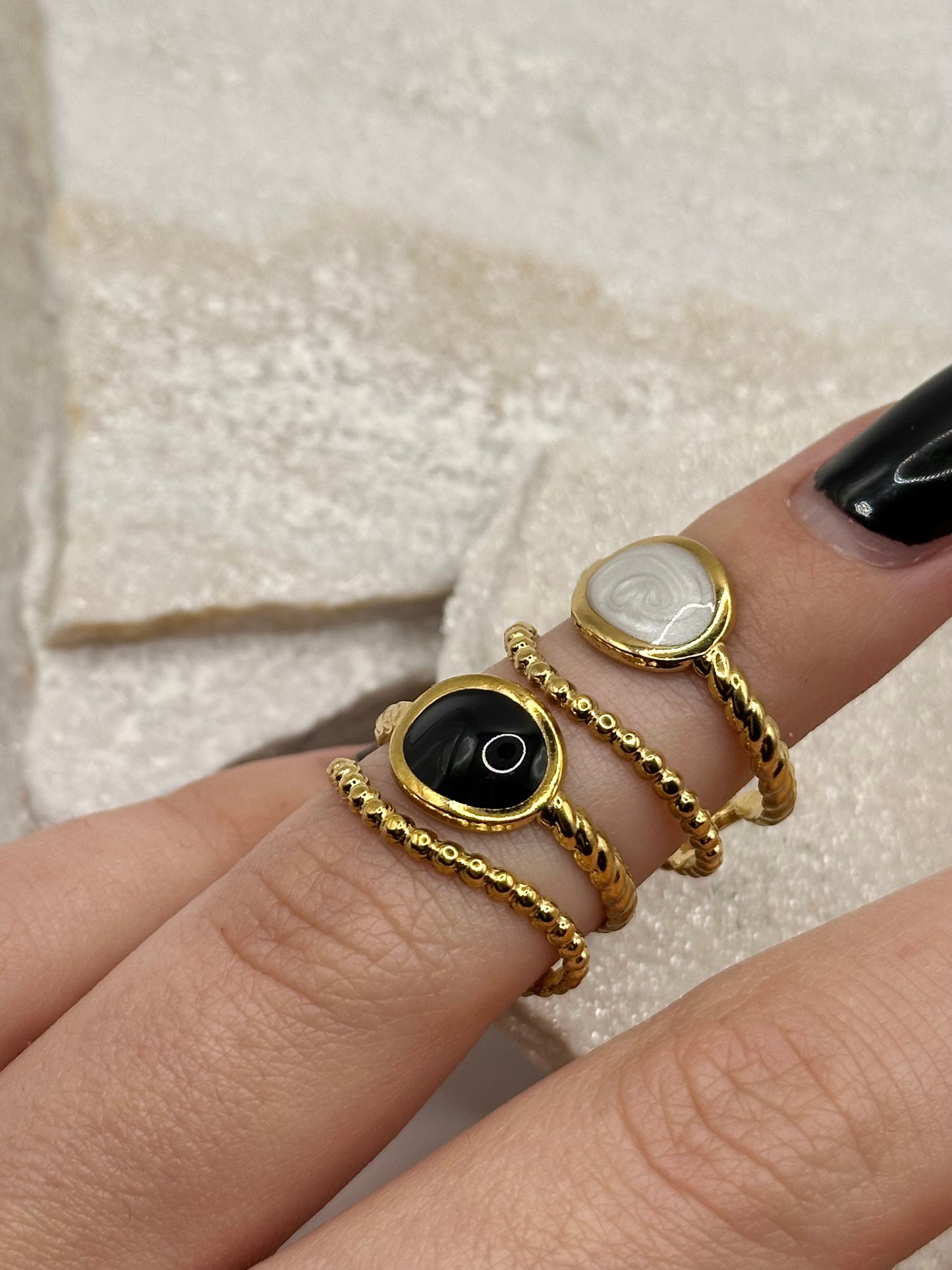 STONE RING BLACK/CREME