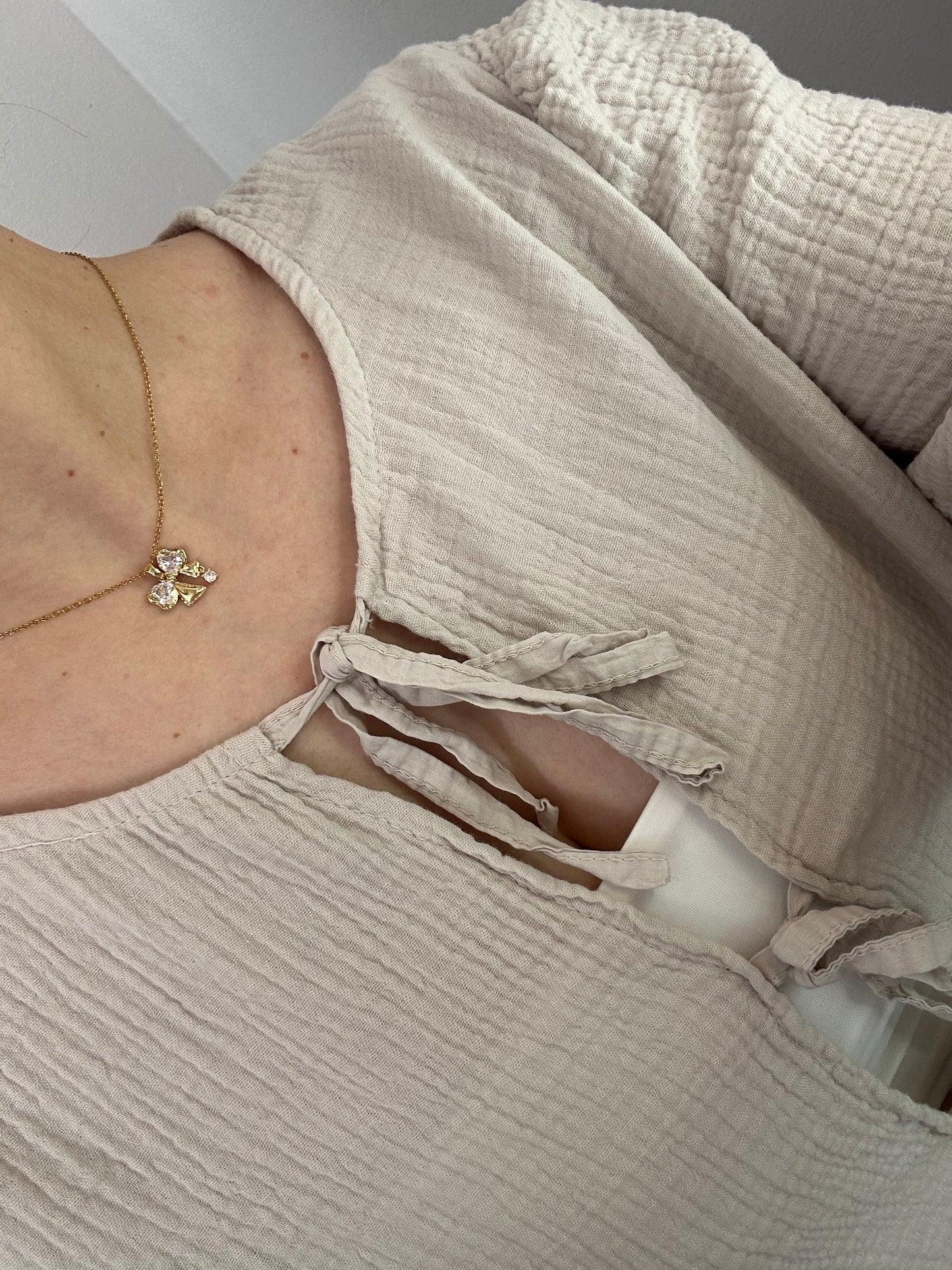 MUSSELIN KNOTEN-BLUSE "OHANA" BEIGE
