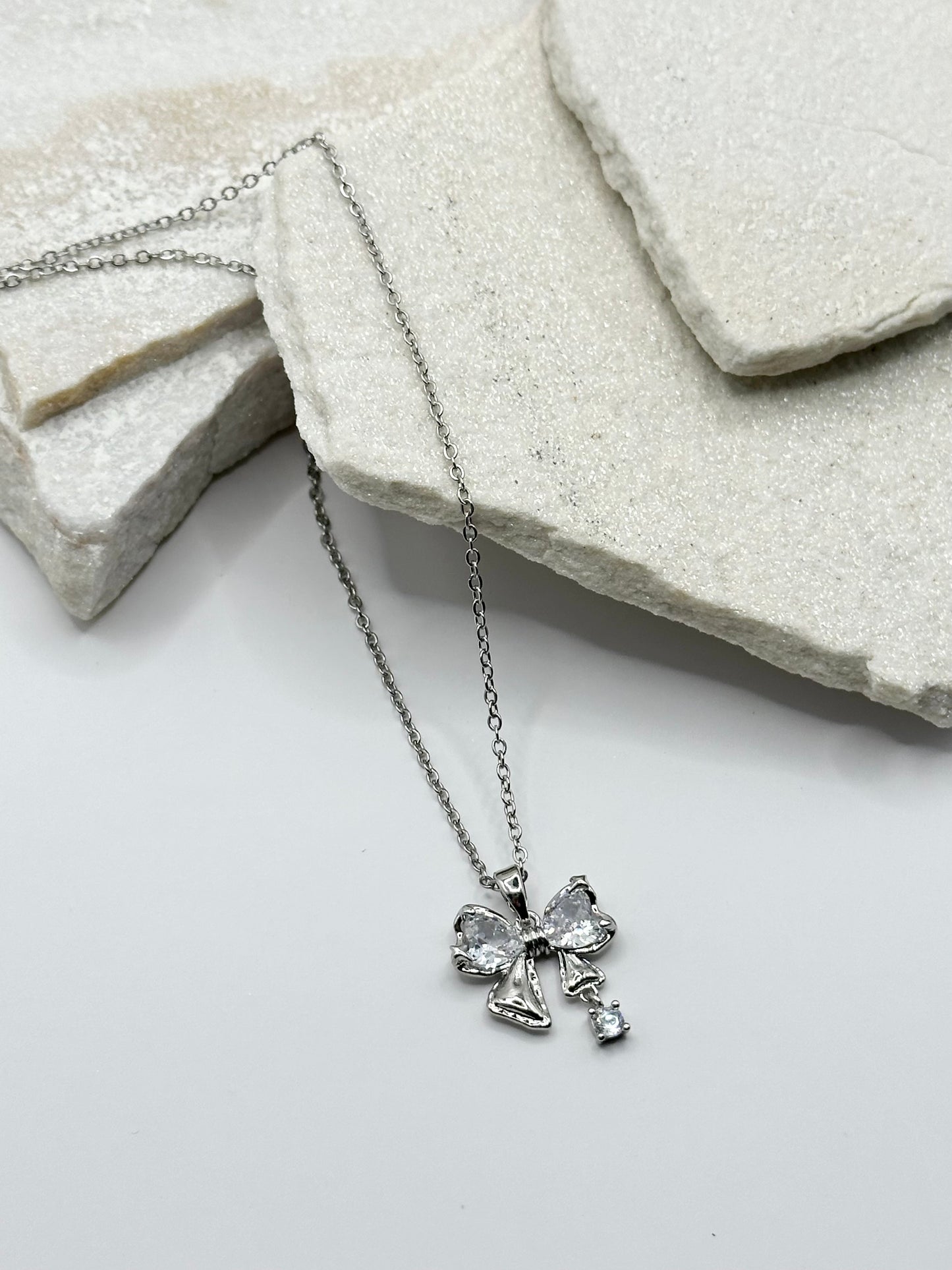 BOW SHINE NECKLACE GOLD