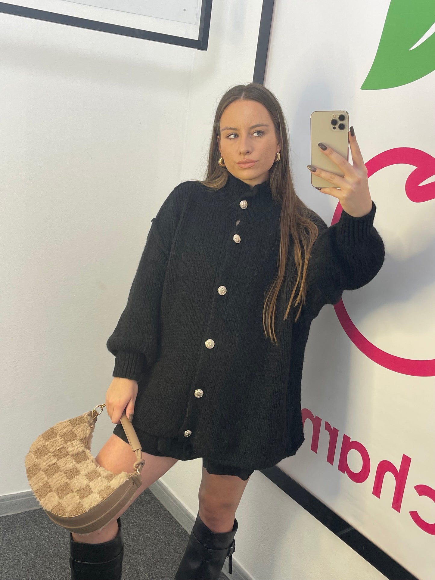 CARDIGAN "BOWY" MIT GOLDENEN MANSCHETTENKNÖPFEN