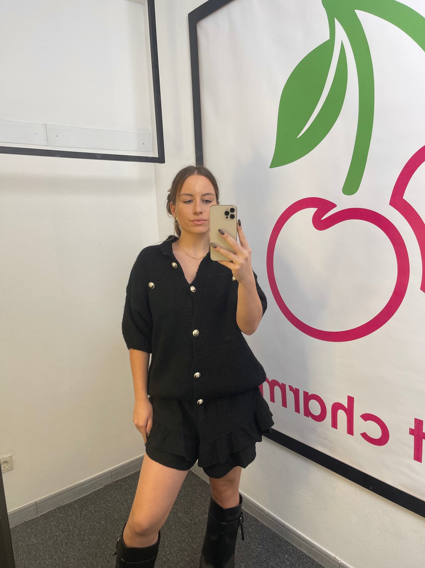 CARDIGAN "MAY" MIT GOLDENEN MANSCHETTENKNÖPFEN