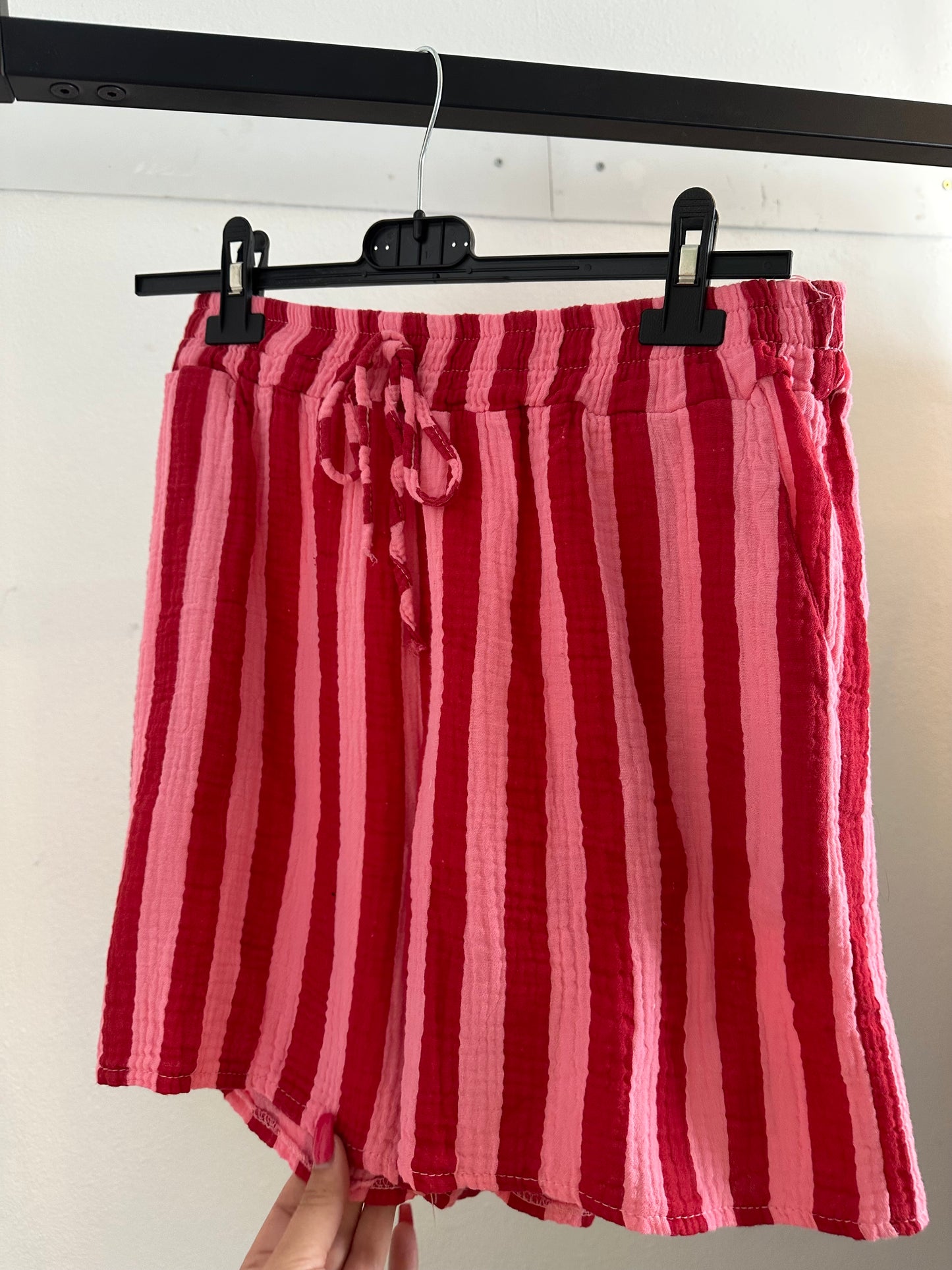 MUSSELIN SHORTS „STRIPES“ Rosa/Rot