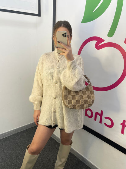 CARDIGAN "BOWY" MIT GOLDENEN MANSCHETTENKNÖPFEN